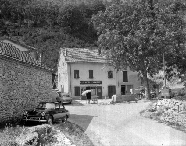 Treschenu-Creyers.- L'hôtel du mont Barral au hameau des Nonières