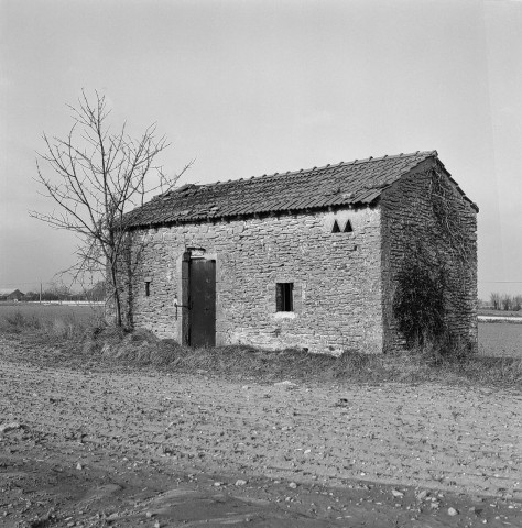 Étoile-sur-Rhône.- Ferme à côté de Vigeon.