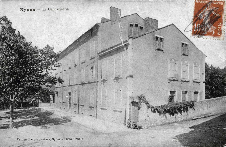 L'ancienne gendarmerie sur l'actuelle place Joseph Buffaven.