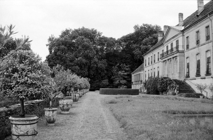 Triors.- Façade sud du château.