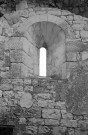 Marsanne. - Fenêtre façade sud de l'ancienne église Saint-Félix.