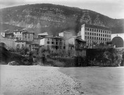 Saint-Nazaire-en-Royans.- Vue d'une partie du village et de la Bourne.