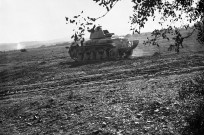 Suze-la-Rousse.- Char R35 Renault du 44e bataillon de chars de combat cantonné à Suze de novembre 1939 à mai 1940.