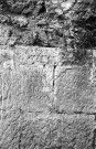 Romans-sur-Isère. - Inscription à l'emplacement de l'ancien cloître, façade sud de la collégiale Saint-Barnard.