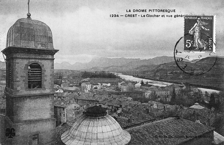 Crest.- Vue du clocher et du quartier Est de la ville.