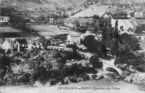 Châtillon-en-Diois.- Vue d'un quartier du village et d'un pont sur la rivière le Bez.