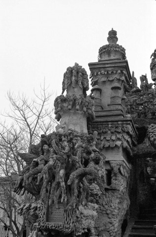 Hauterives.- Reportage sur le palais idéal du Facteur Cheval.