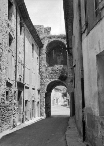 Taulignan.- L'arrière de la porte nord ou d'Anguille.
