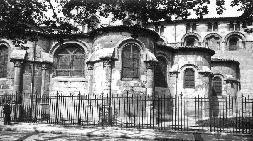 L'abside de la cathédrale Saint-Apollinaire.