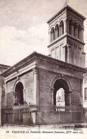 Le Pendentif, monument funéraire (XVIe siècle).