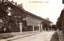 Le lycée Émile Loubet.