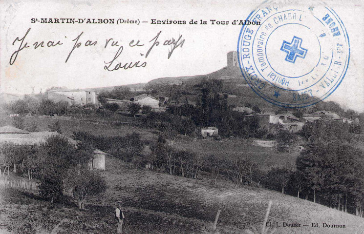 Vue générale du hameau Saint-Martin-des Rosiers et de la Tour d'Albon.