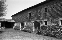 Bésayes. - Le façade est du domaine des Thévenins.