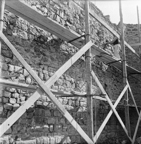 Montélimar. - Travaux de restauration au château des Adhémar.