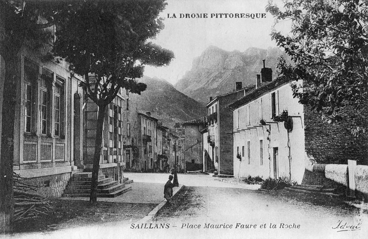 Saillans.- Place Maurice Faure.