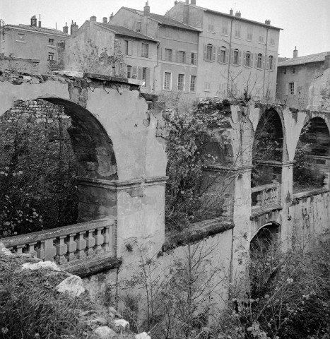 Valence.- Ruines de l'ancienne Préfecture bombardée le 15 août 1944.