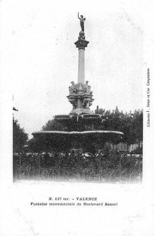 La fontaine monumentale.