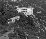 Vue aérienne du château de Montrond.
