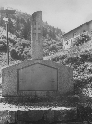 50. Brigade de La Chapelle-en-Vercors. Nature de la commémoration : stèle. Lieu : Col du Rousset, entrée nord. Nombre de victimes, fusillées : 1.