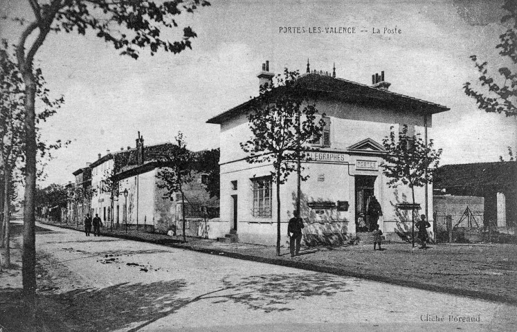 Portes-lès-Valence.- La poste, réalisation de l'architecte M. Allingry en 1912.