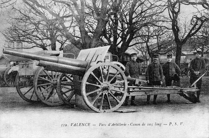 Valence.- Canon et artilleurs à la caserne Chareton.