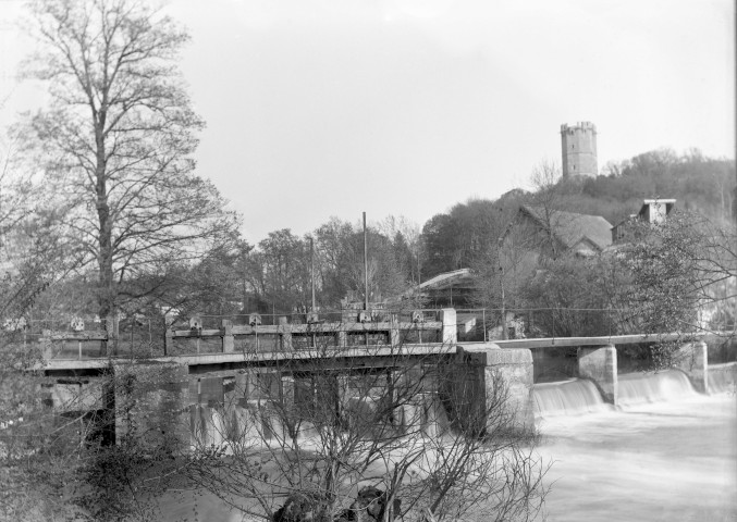 Montbard (Côte-d'Or). - Le barrage de la cimenterie.