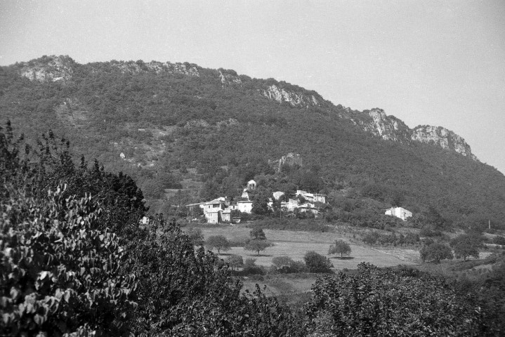 Suze-sur-Crest.- Vue panoramique du village.