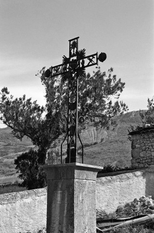 Brette.- Détail de la croix de mission aux abords de l'église Notre-Dame.