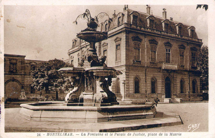 La fontaine et le Palais de Justice.