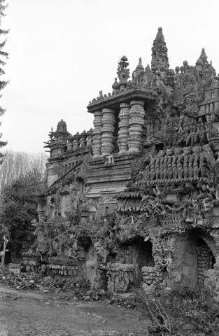 Hauterives.- Reportage sur le palais idéal du Facteur Cheval.