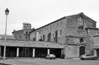 Bouchet. - Le Cellier des Dauphins de Tulette achète en 1970 l'abbaye et la restaure. Les bâtiments servent de salles de réception et de cave de vieillissement. La commune rachète le site en 2005.