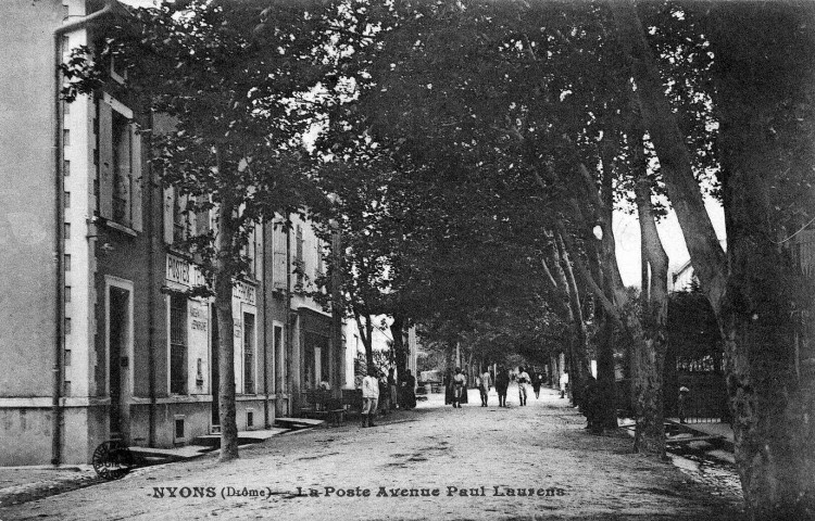 La poste avenue Paul Laurens.