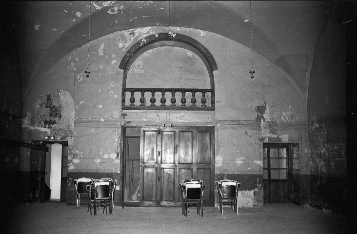 Romans-sur-Isère. - Le musée de la Chaussure, l'ancien chœur des religieuses du couvent des Ursulines, avant travaux.