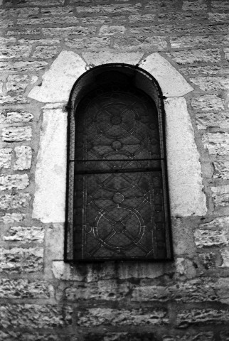 Pont-de-Barret. - Fenêtre de l'église Notre-Dame la Brune.