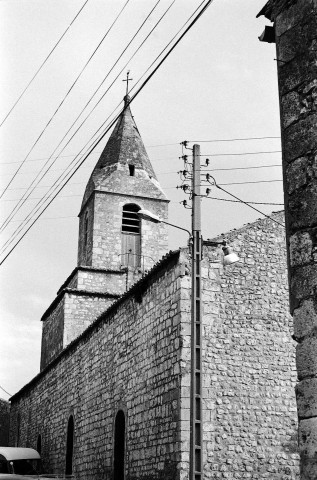 Donzère. - L'angle nord-ouest du clocher de l'église Saint-Philibert.