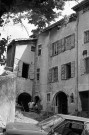 Dieulefit.- Les abords de l'église Saint-Roch.