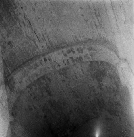 Colonzelle. - Détail de l'arc et doubleau de la chapelle Saint-Pierre.