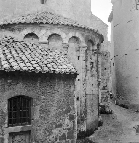 Donzère. - L'abside de l'église Saint-Philibert.