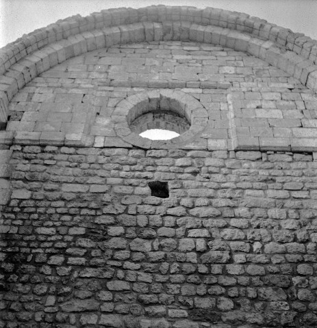 La Garde-Adhémar. - La chapelle du Val des Nymphes fut restaurée et retrouva une couverture en 1991.