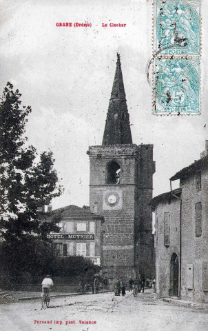 Grande-Rue et le clocher de l'ancienne église.