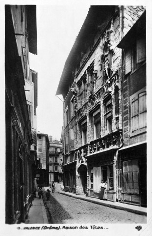 Valence.- La maison des Têtes, Grande Rue.