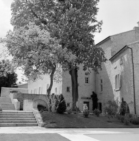 Étoile-sur-Rhône.- Le château Saint-Ange.