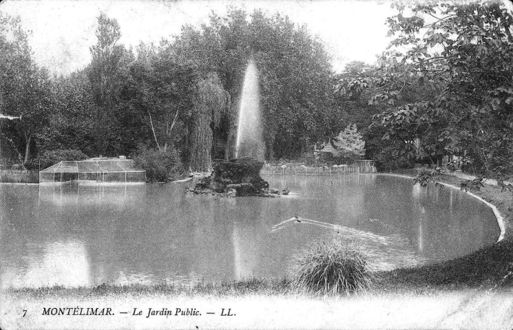 Le plan d'eau du Jardin Public.