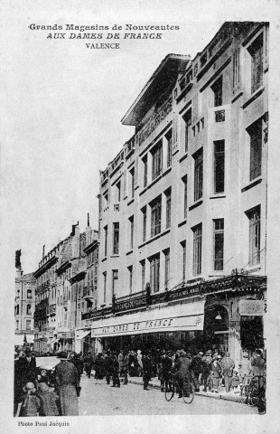 Valence.- Les Dames de France, avenue Victor Hugo, grand magasin construit en 1924.