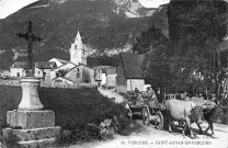 Vue du village et du clocher de l'église Saint-Agnan.