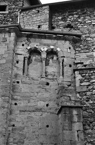 Saint-Vallier. - La façade sud de l'église Saint-Valère.