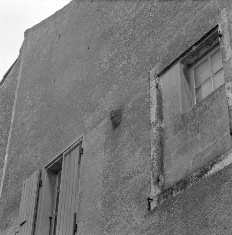 Étoile-sur-Rhône.- Façade nord de la chapelle des Pénitents Blancs.