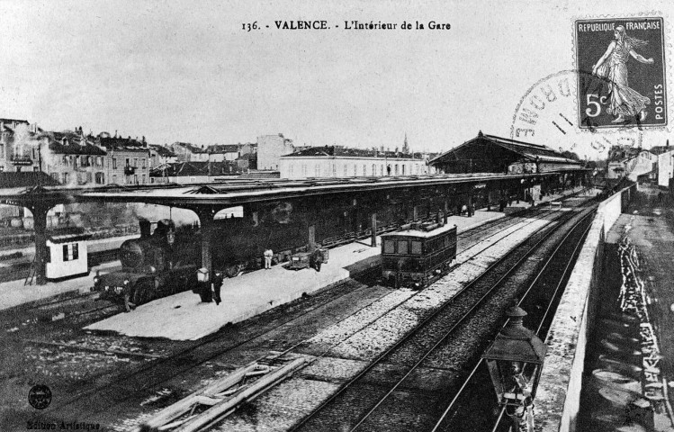 Valence.- L'intérieur de la gare.