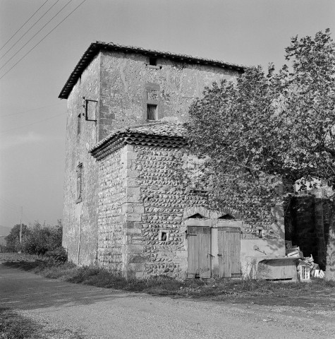 Étoile-sur-Rhône.- La ferme Dorne hameau les Josserands..