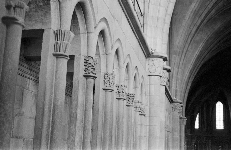 Romans-sur-Isère.- Détail du triforium de la collégiale Saint-Barnard.